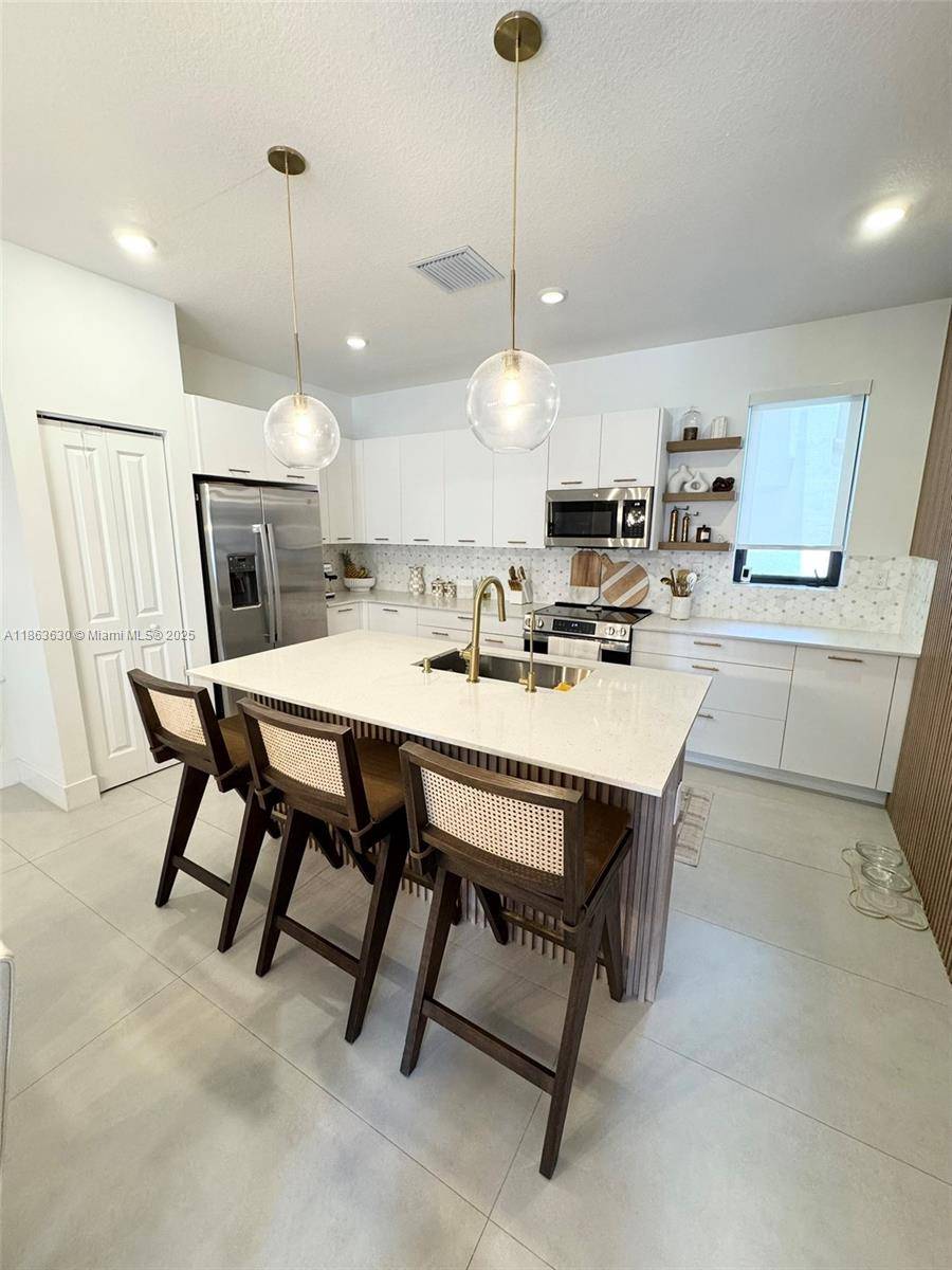 Doral, FL 33166,4867 NW 84th Ave