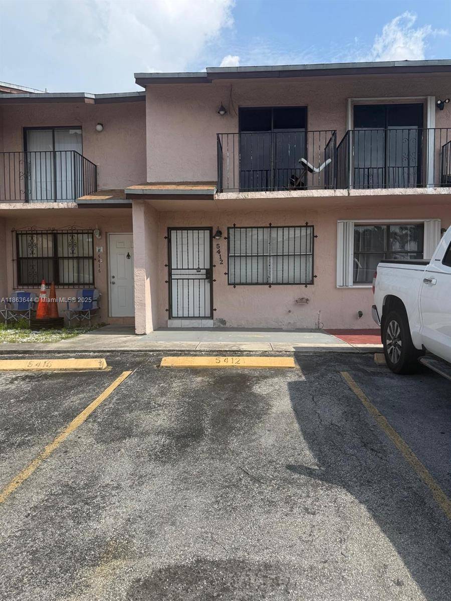 Hialeah, FL 33016,5412 W 20th Ave #104