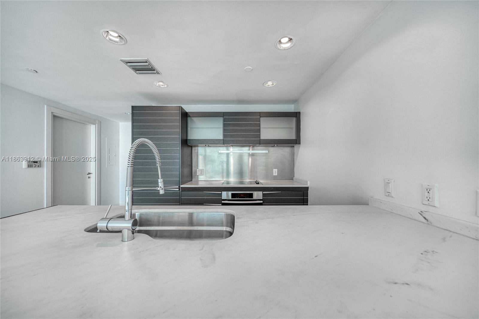 Miami, FL 33131,200 Biscayne Boulevard Way #4411