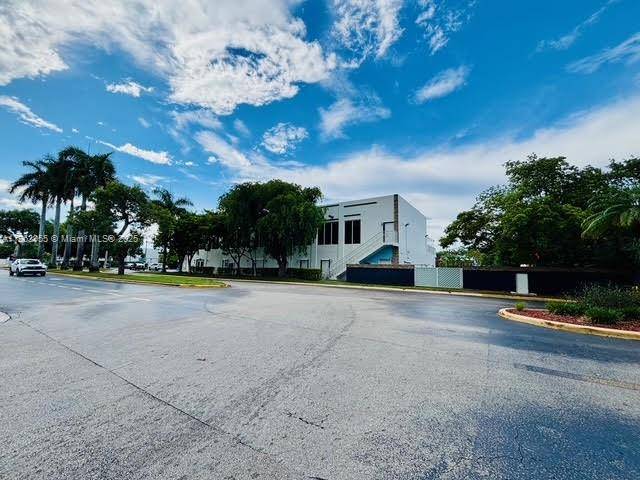 Hialeah, FL 33015,6545 NW 169th St