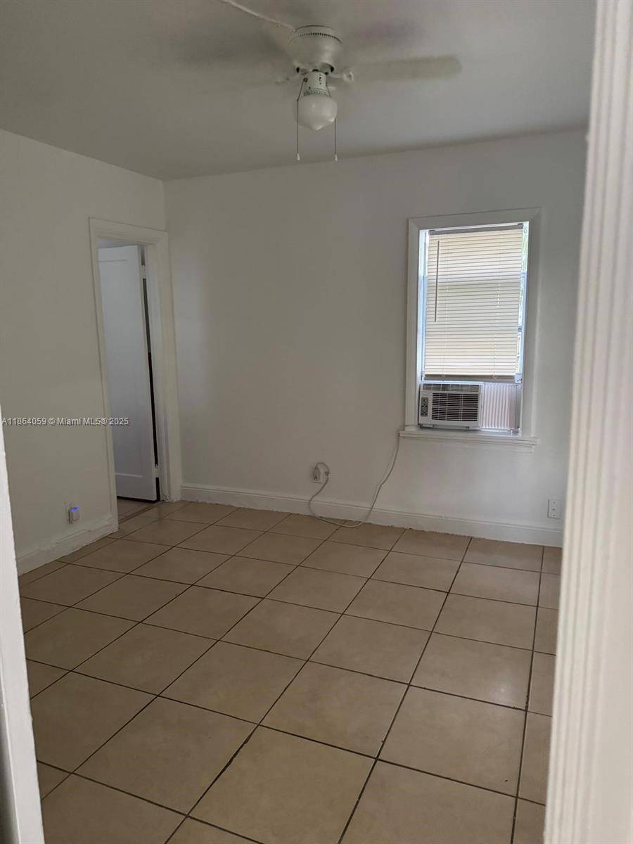 Hollywood, FL 33020,1820 Funston St #B