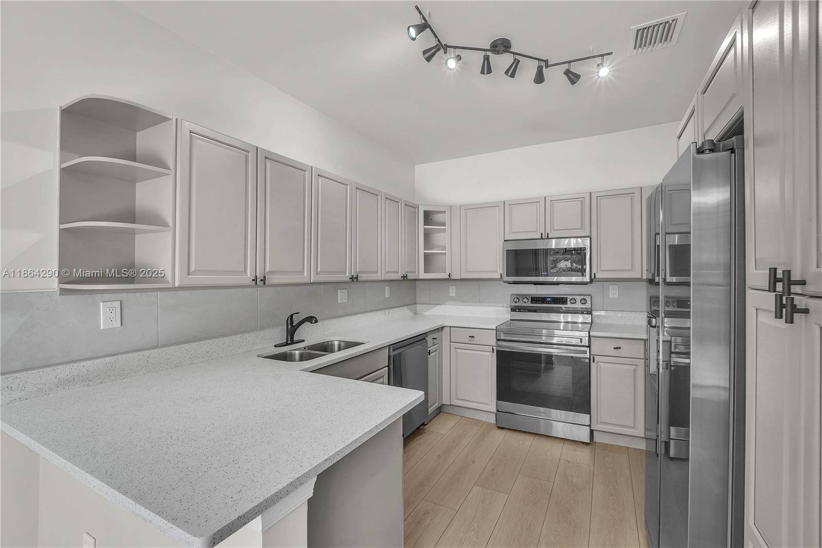 Hollywood, FL 33019,1125 Doveplum St