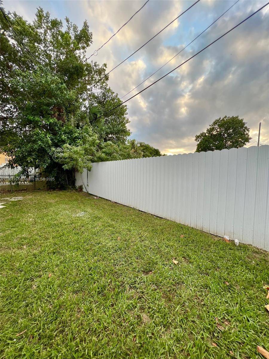 Miami, FL 33150,10 NW 77th St #6