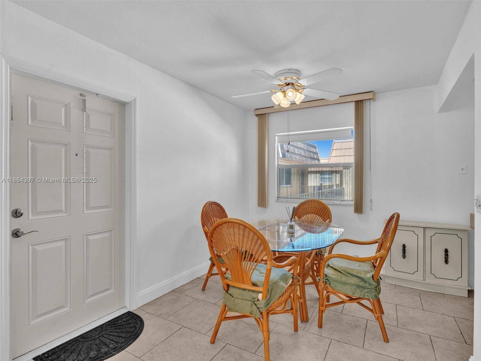 Delray Beach, FL 33446,228 E Saxony  E #228