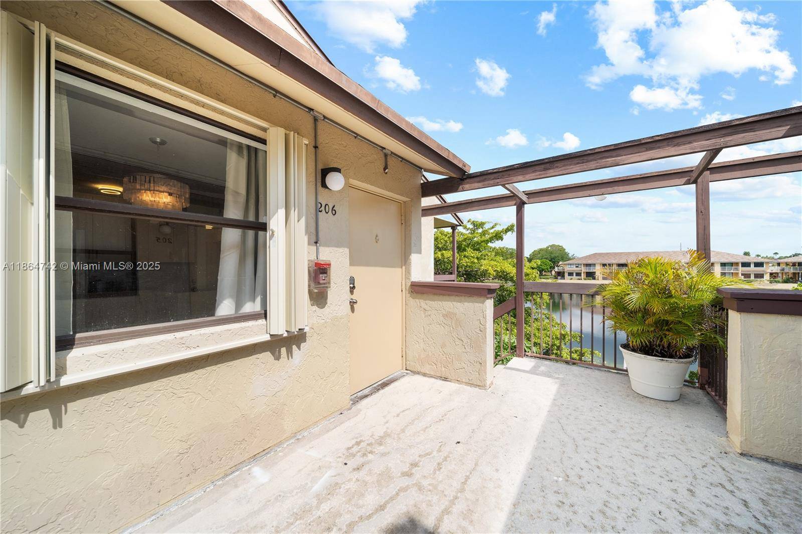 Miami Gardens, FL 33169,485 NW 210th St #206