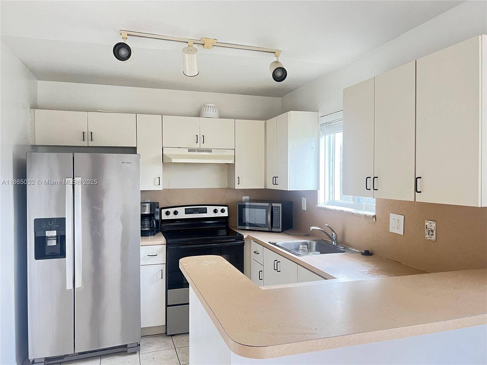 Homestead, FL 33033,3390 NE 9th St #201