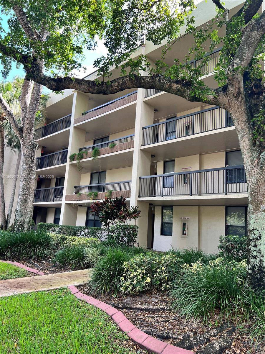 Plantation, FL 33324,100 NW 76th Ave #302-2