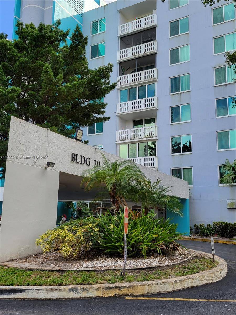 Hollywood, FL 33021,919 Hillcrest Dr #306