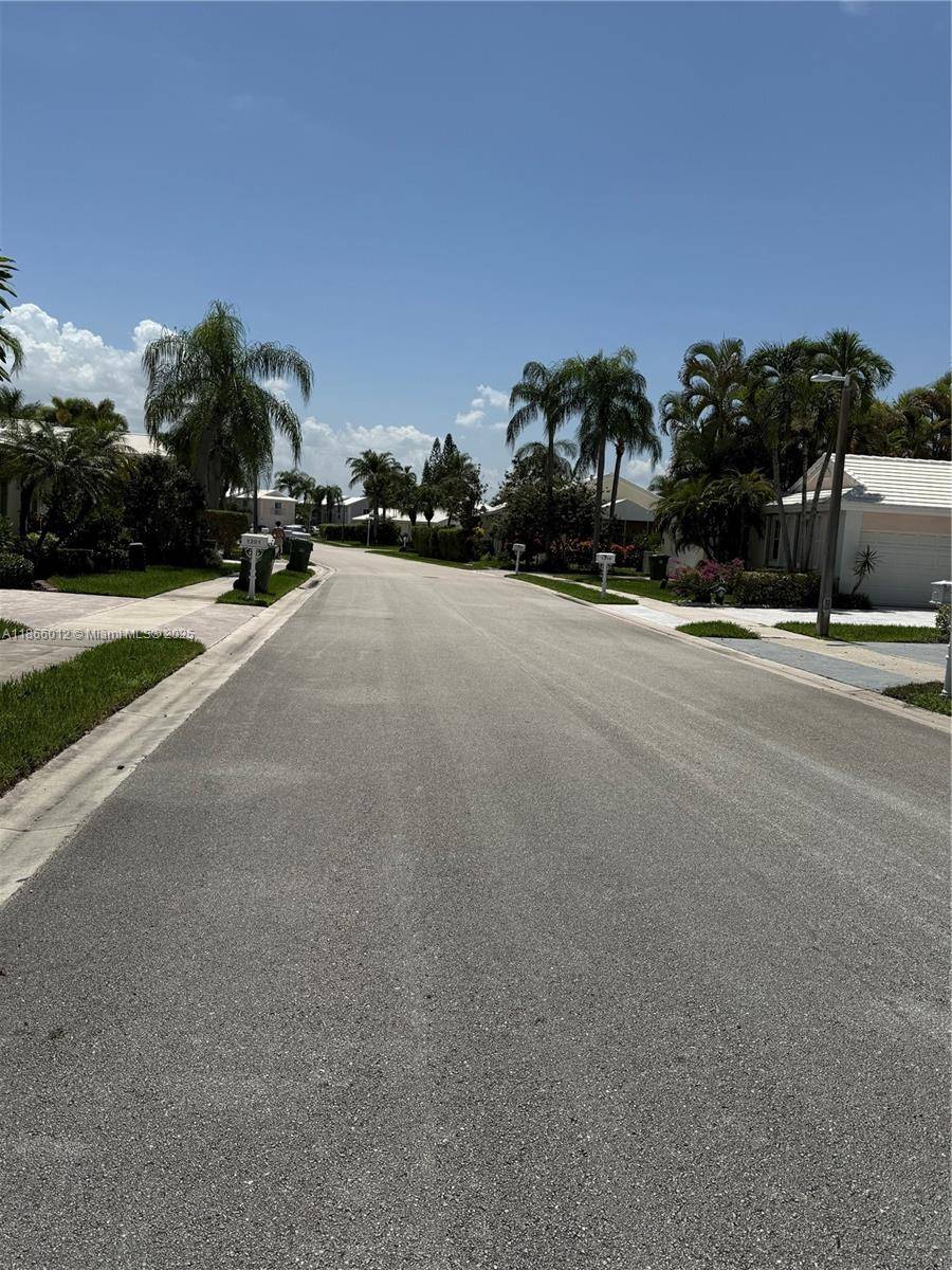 Pembroke Pines, FL 33027,1170 E Wilshire Cir E