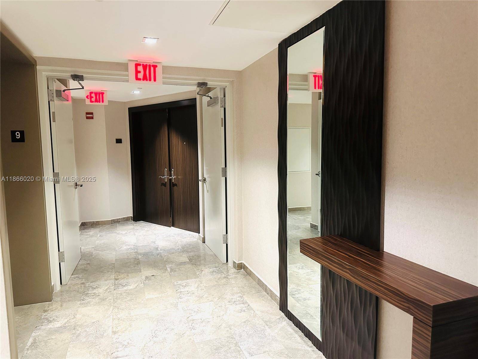 FL 33160,17201 Collins Ave #904
