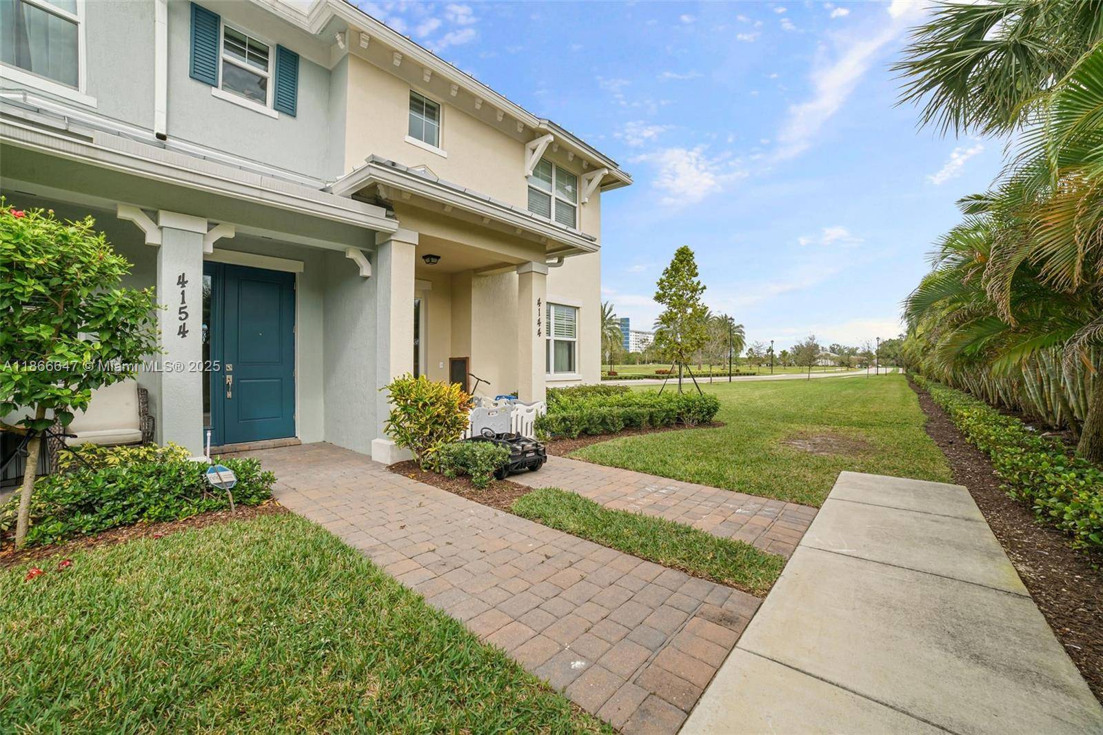 Hollywood, FL 33021,4154 Greenway Dr #-
