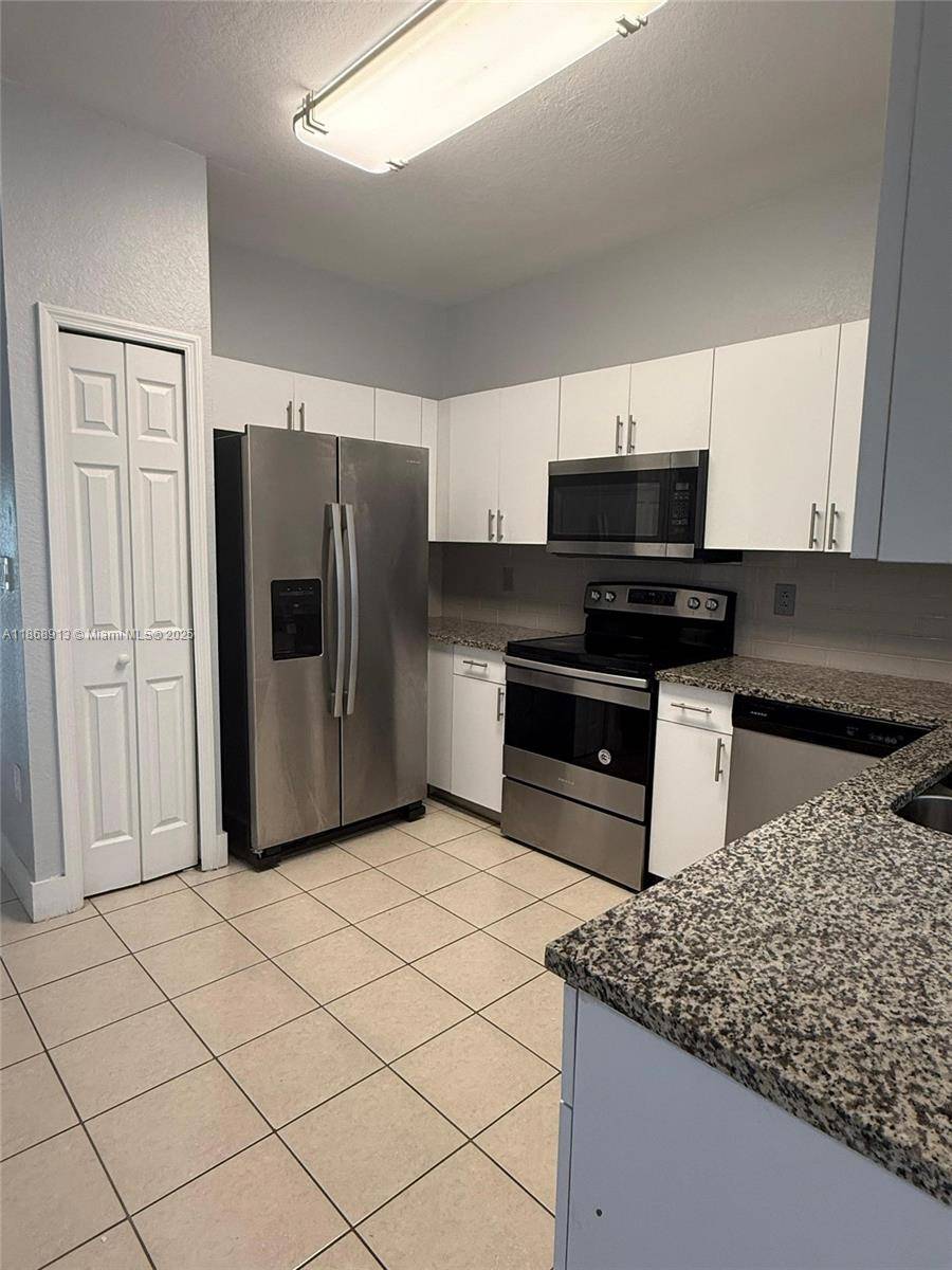 Doral, FL 33178,8464 NW 107th Path #1-32