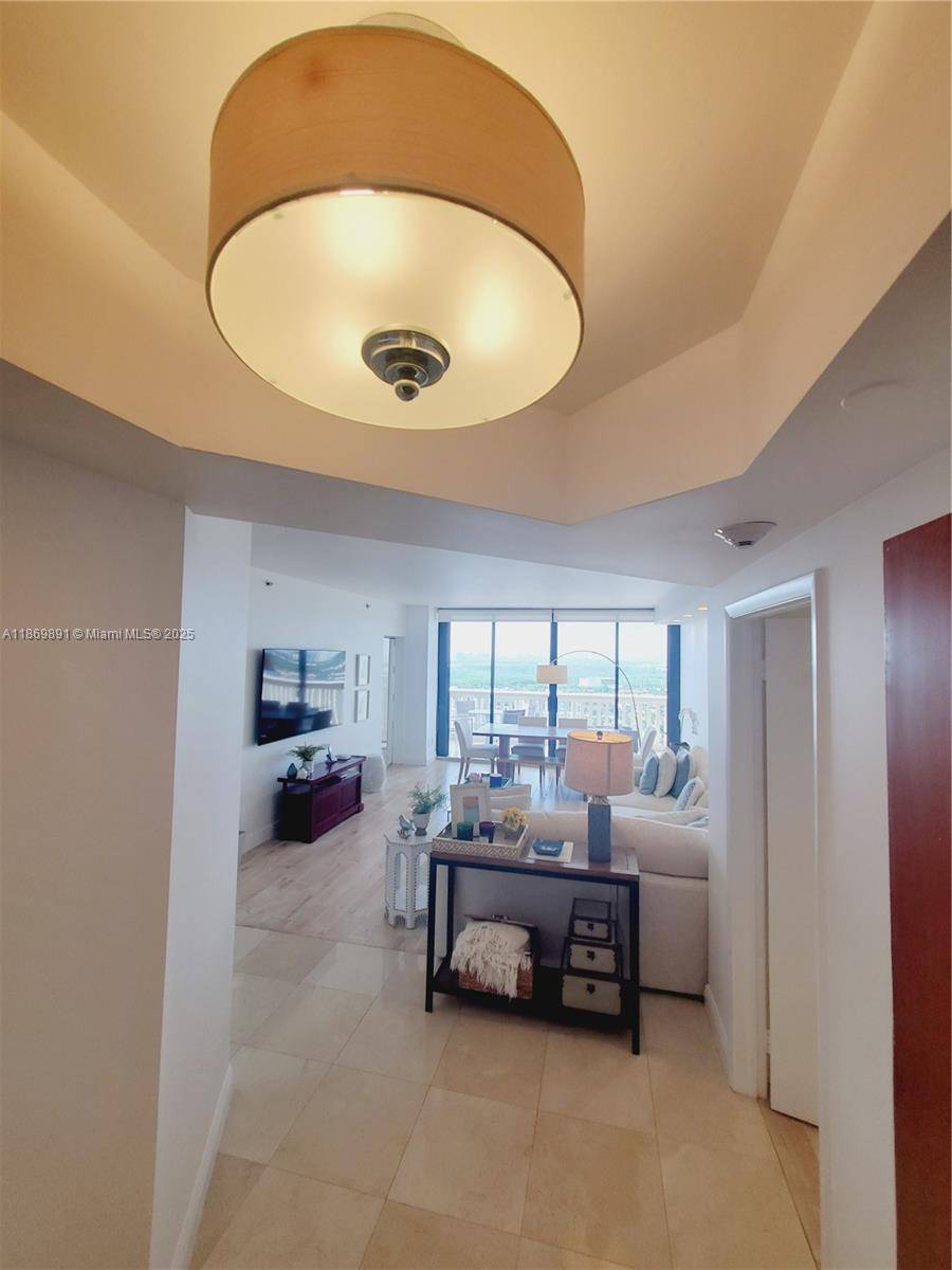 Aventura, FL 33160,2000 Island Blvd #2703