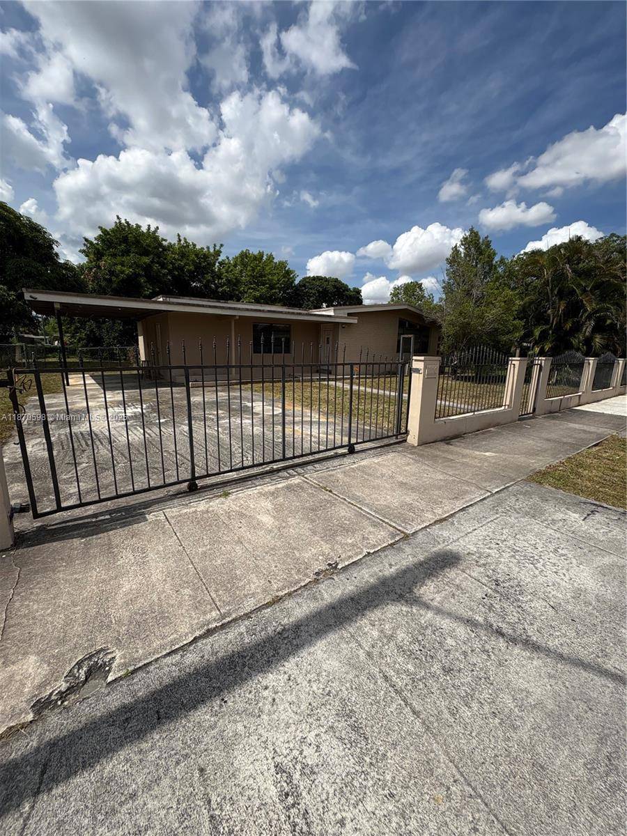 Miami Gardens, FL 33169,850 NW 168th Ter