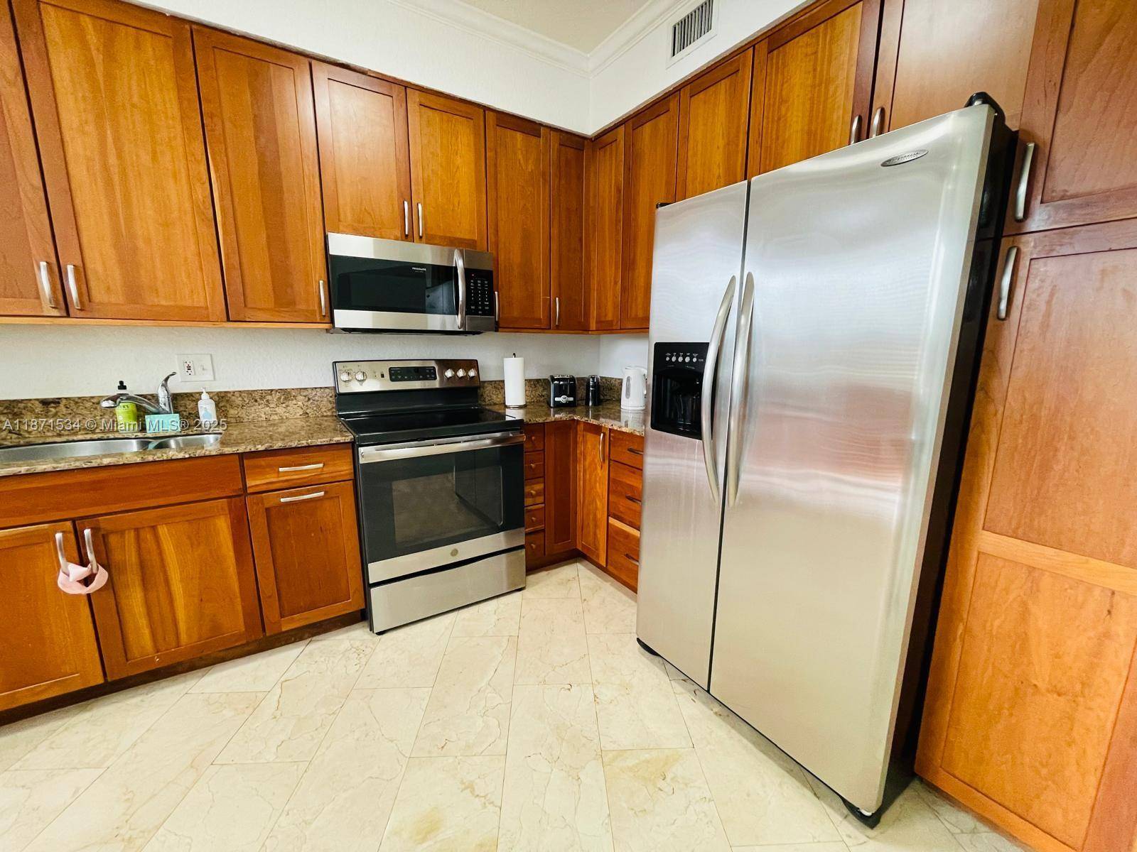 Aventura, FL 33180,19195 NE 36th Ct #107