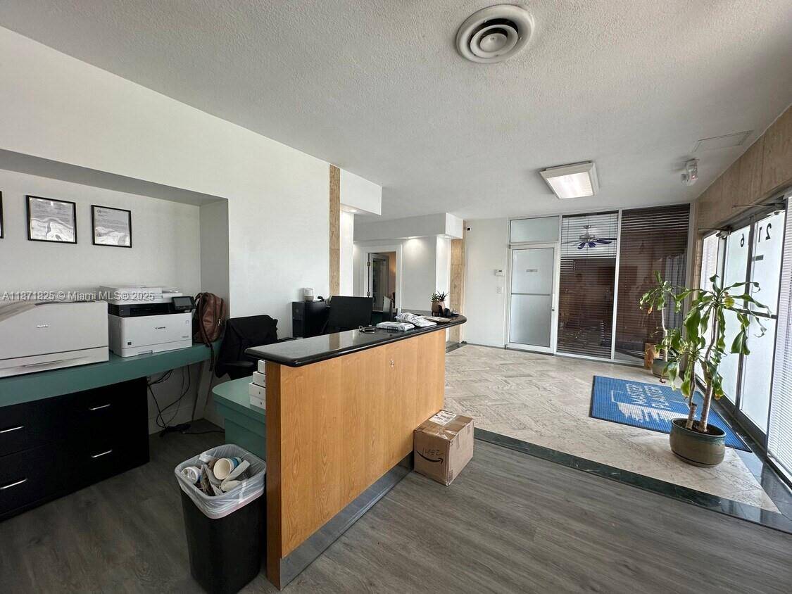 Hollywood, FL 33020,2116 N Dixie Hwy