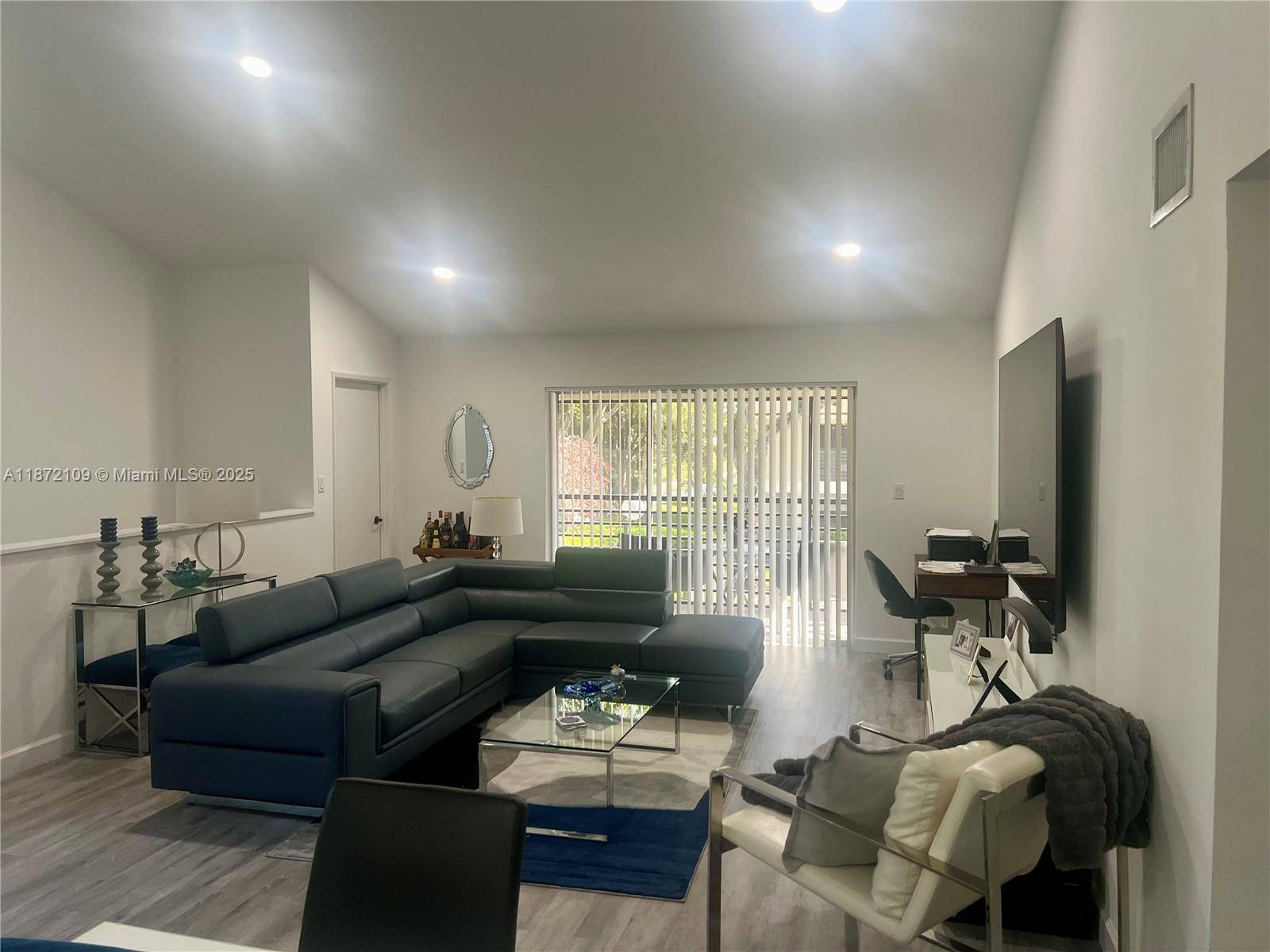 Pompano Beach, FL 33069,707 Gardens Dr #203