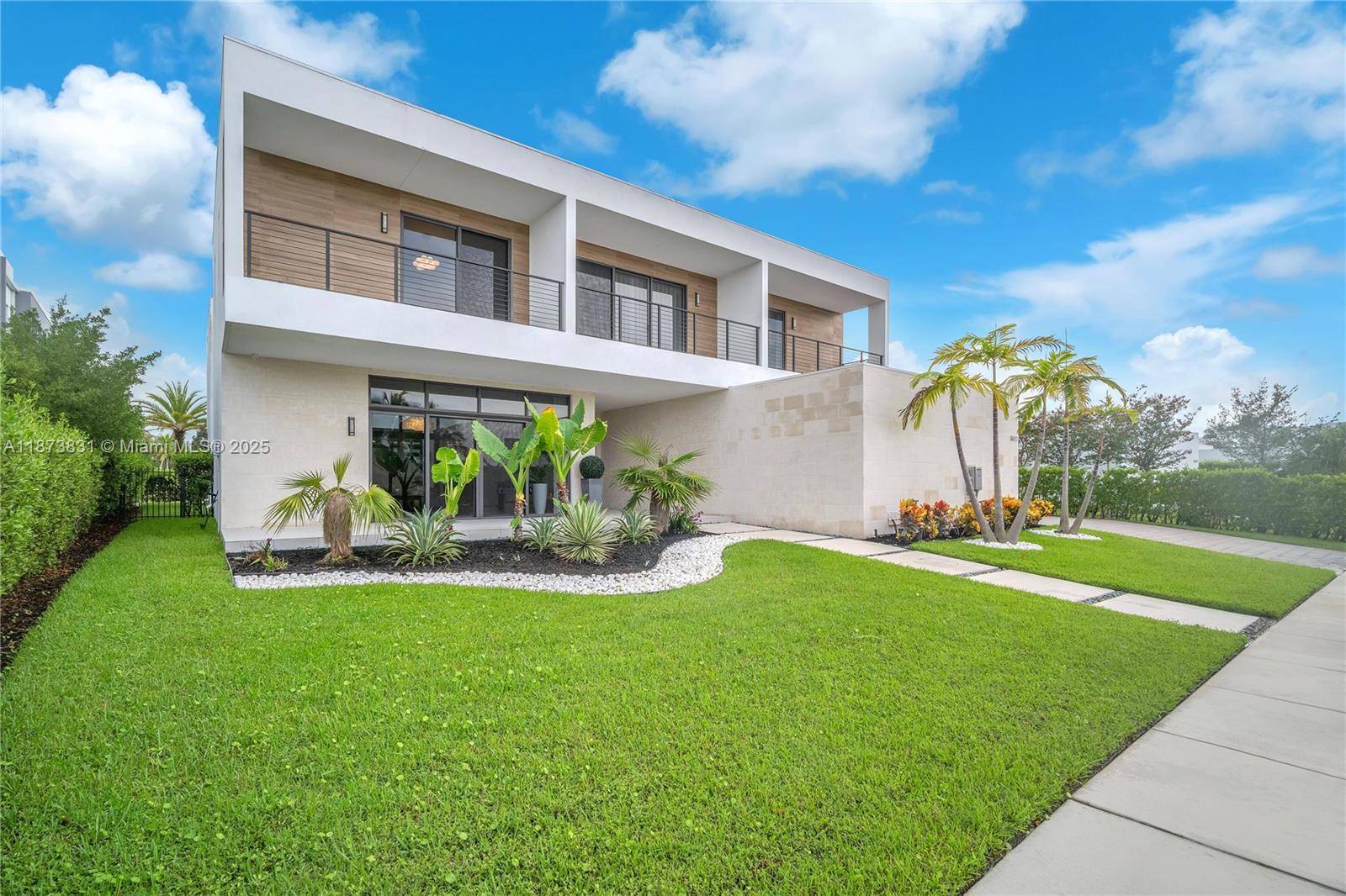 Weston, FL 33326,16572 S Botaniko Dr S