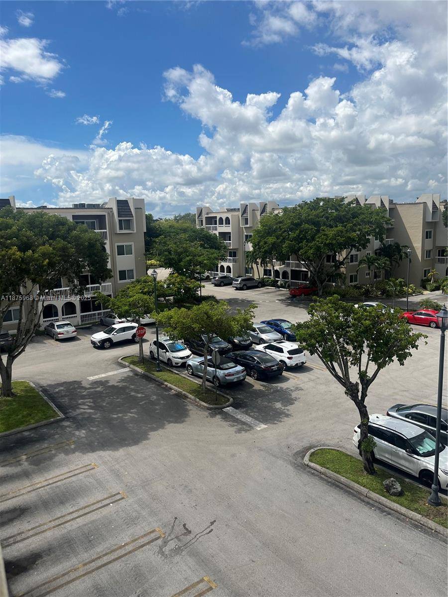 Miami, FL 33143,7810 Camino Real #I 412