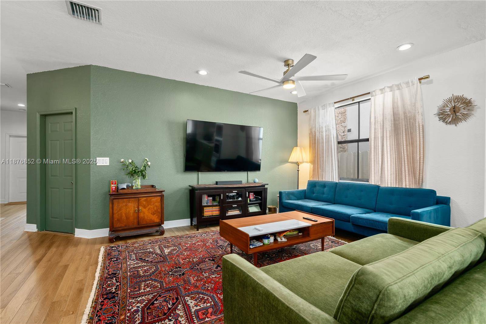 Miami, FL 33172,1023 NW 100th Ave