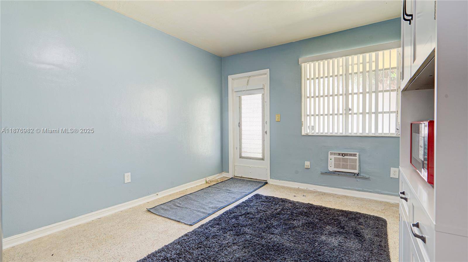 North Miami Beach, FL 33169,28 NW 170th St #2