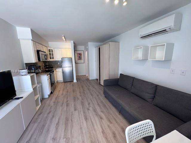 Lauderdale By The Sea, FL 33308,4228 N Ocean Dr #17