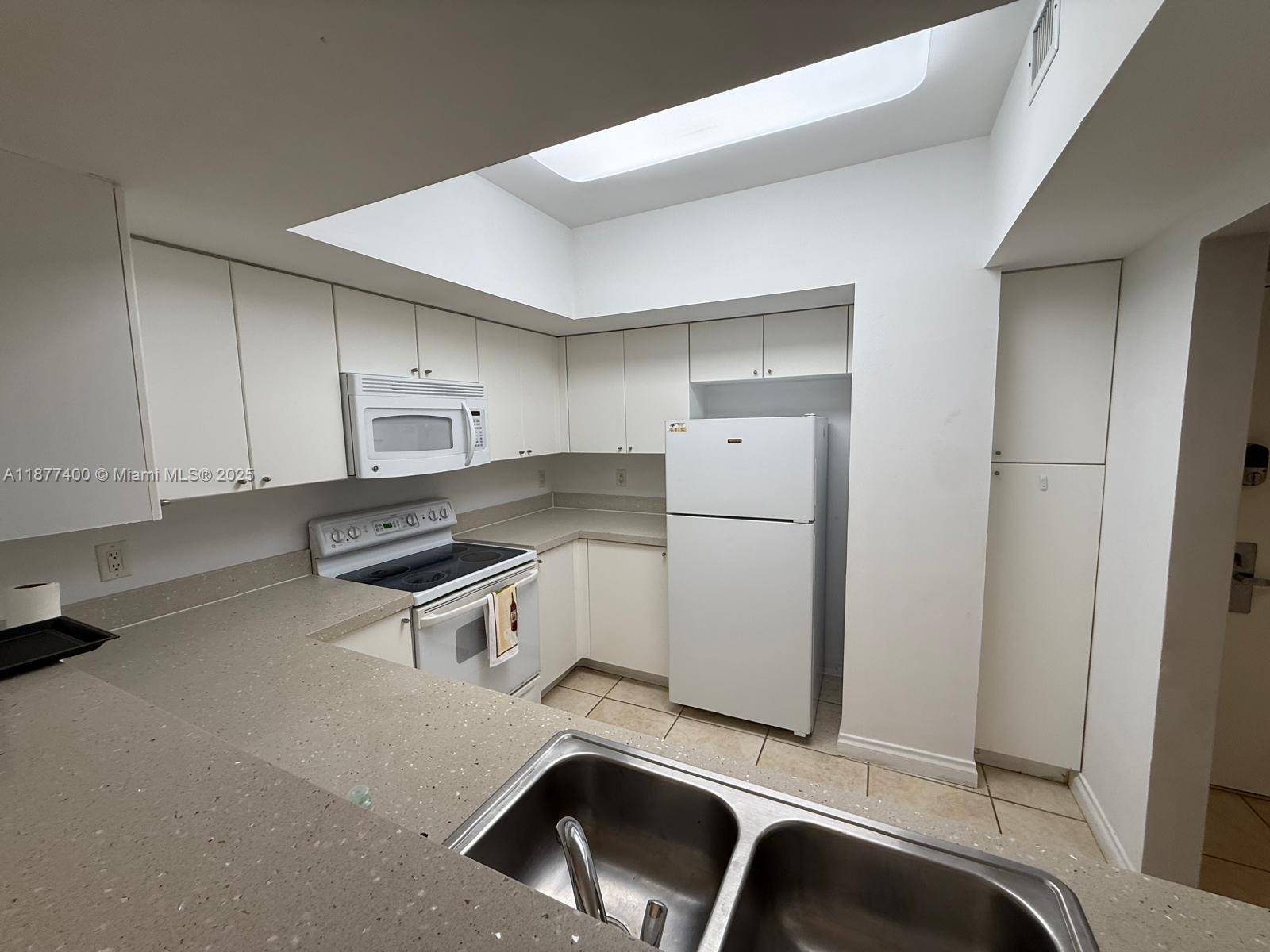 Sunny Isles Beach, FL 33160,17375 Collins Ave #804