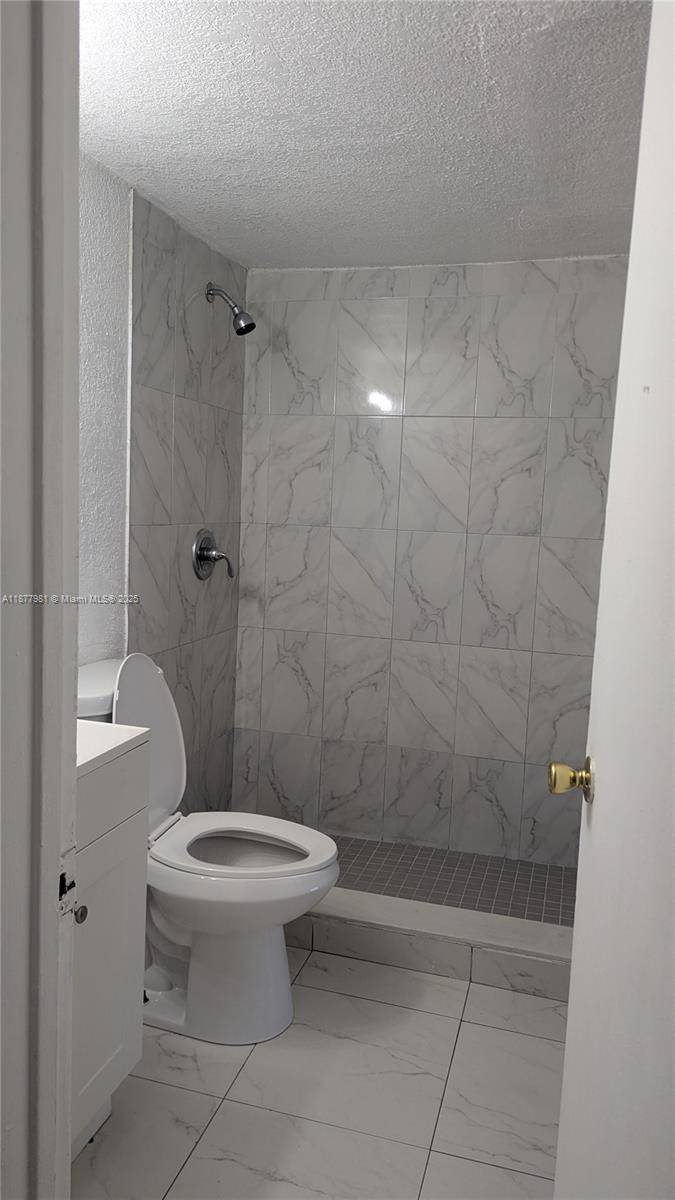 Miami, FL 33161,1251 NE 108th St #415