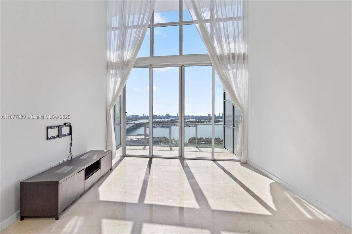 Miami, FL 33132,1100 Biscayne Blvd #2305