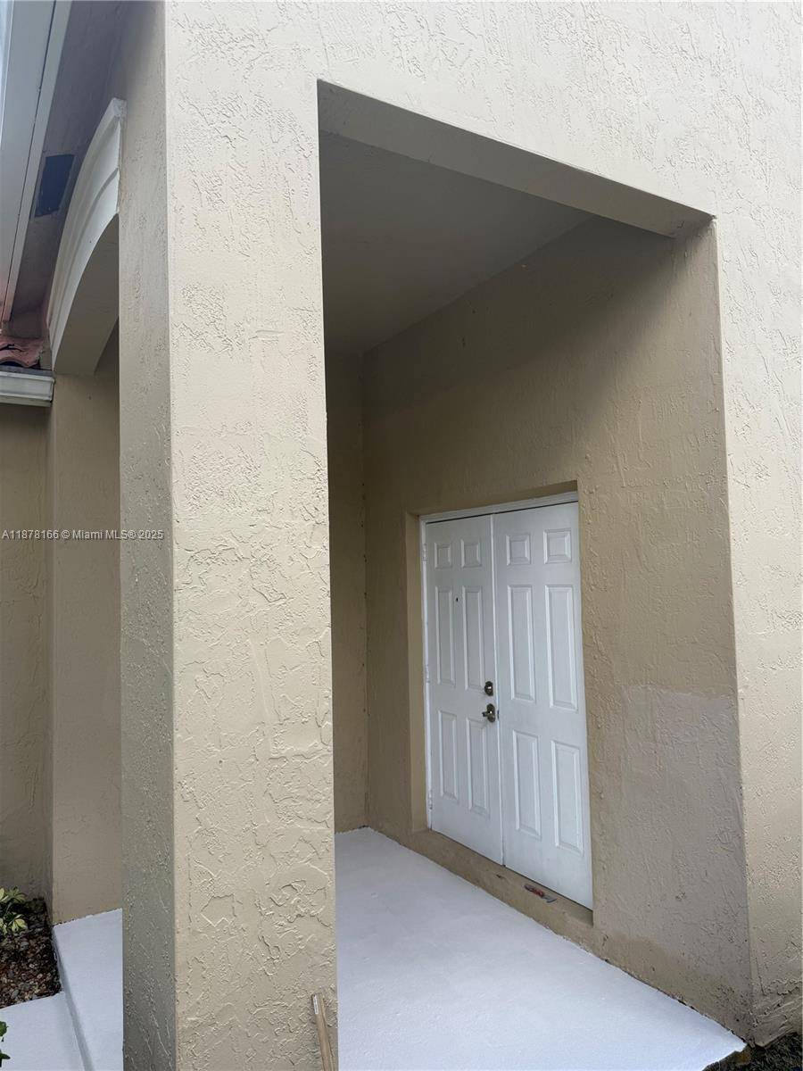 Weston, FL 33326,1288 Camellia Cir #1