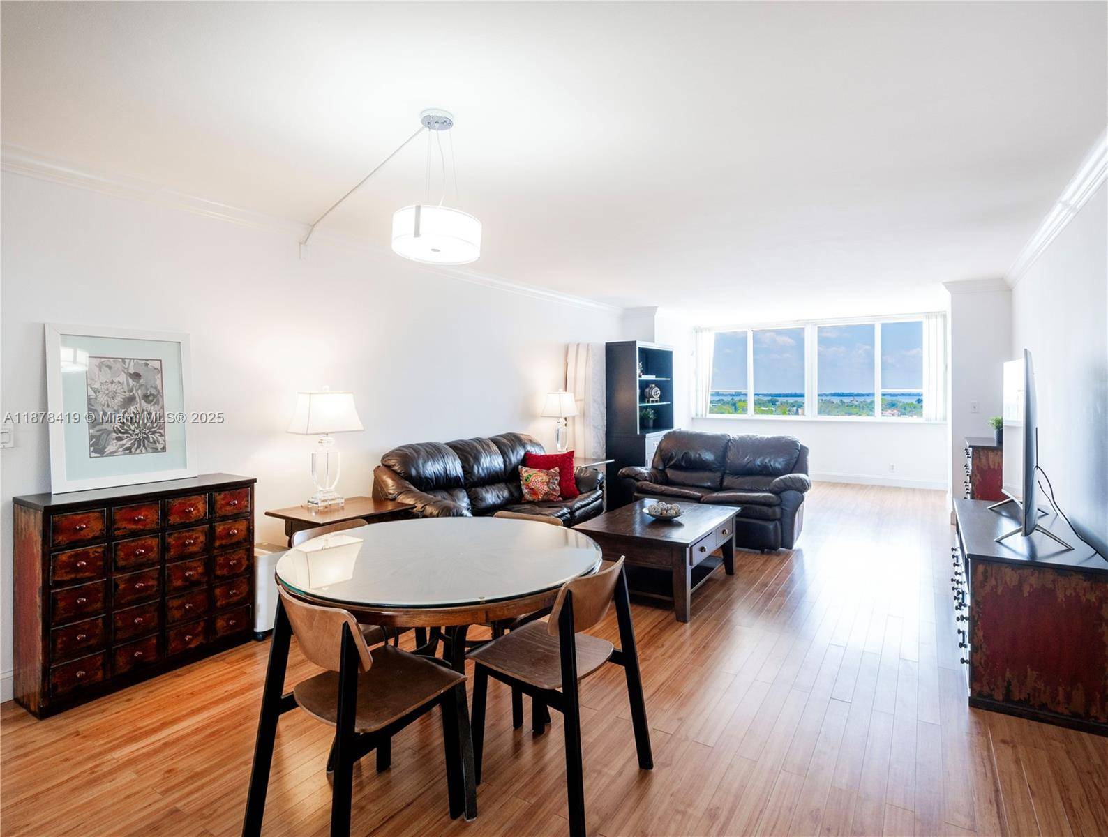 Miami Beach, FL 33140,5005 Collins Ave #1105