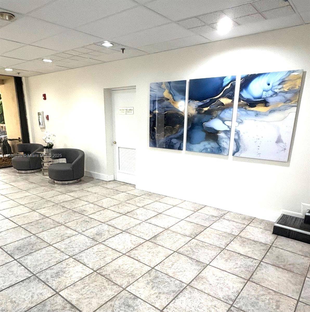 Miami, FL 33179,900 NE 195th St #702