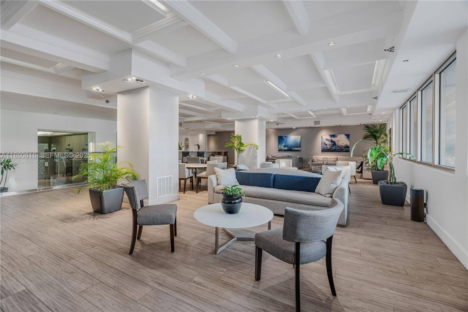 Miami Beach, FL 33139,100 Lincoln Rd #323