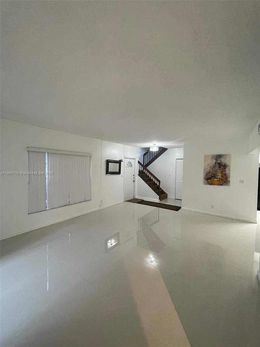 Davie, FL 33328,2718 S University Dr #17C