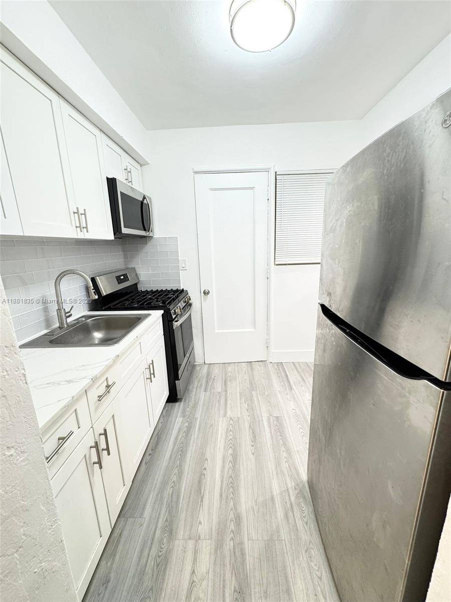 Miami Beach, FL 33141,7435 Byron Ave #2