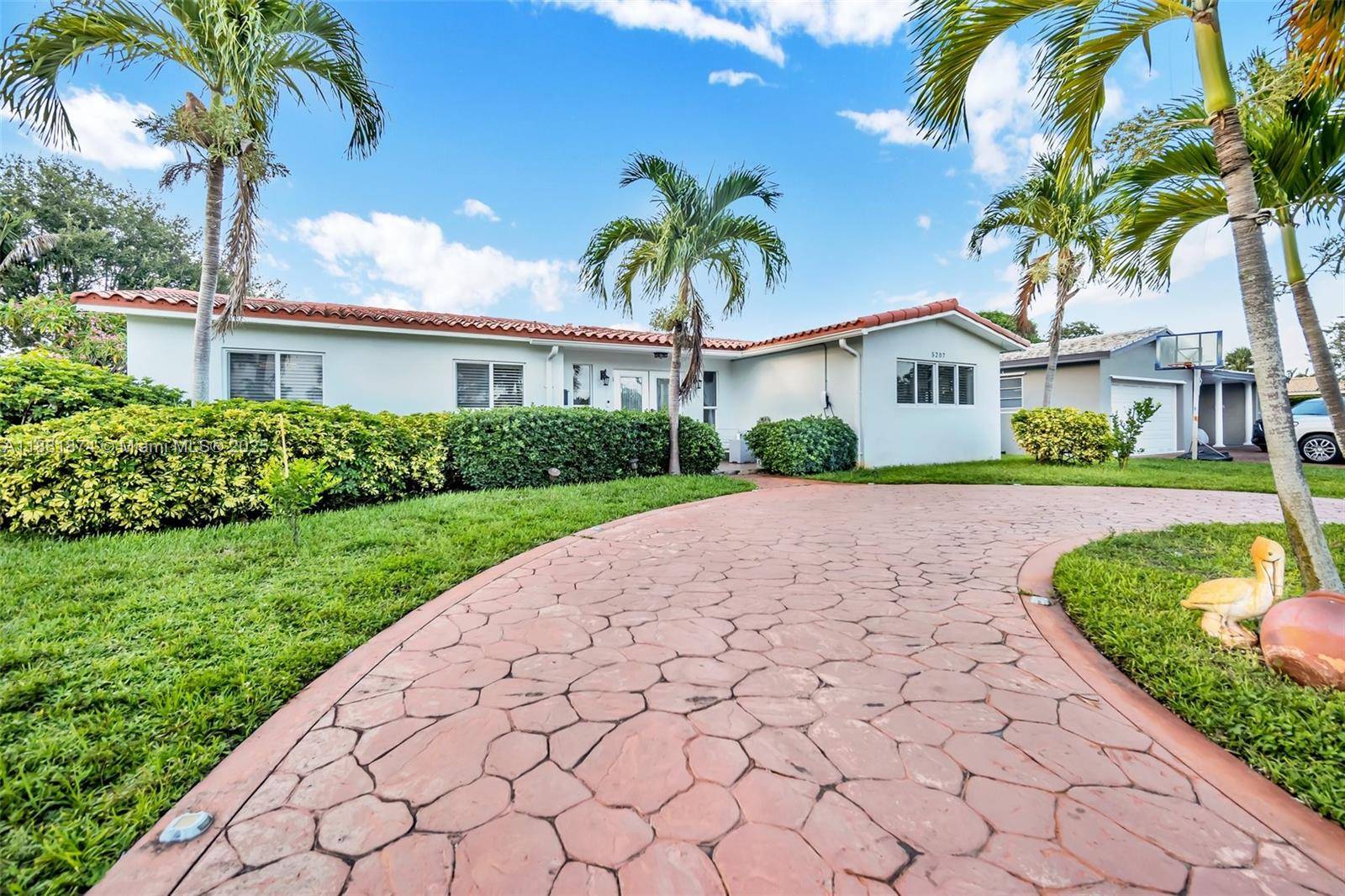 Hollywood, FL 33021,5207 Hayes St