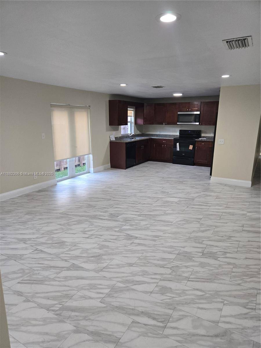 Hollywood, FL 33020,2433 Garfield St #A