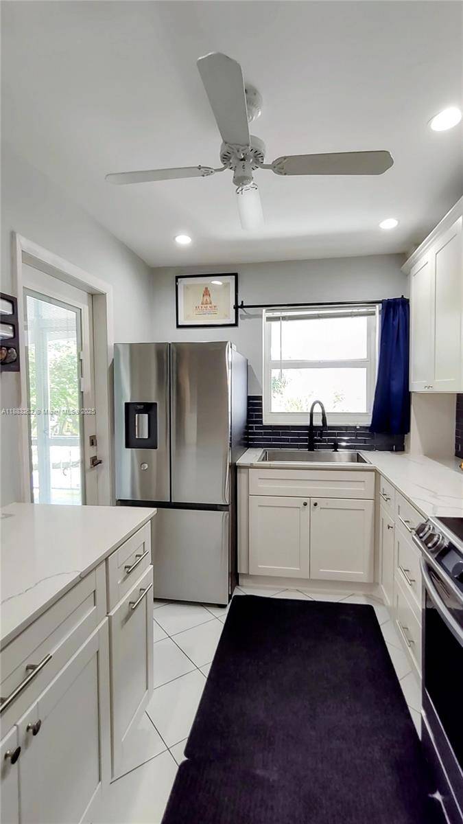 Hallandale Beach, FL 33009,501 Blue Heron Dr #315-A