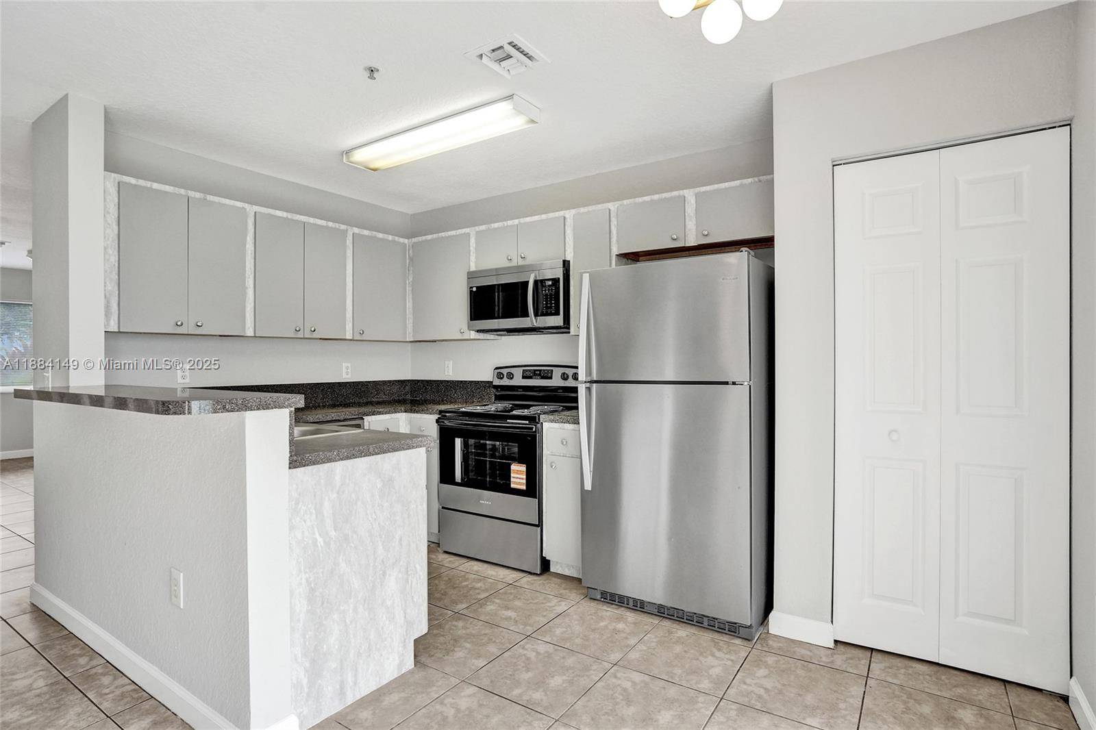 Pembroke Park, FL 33023,5441 SW 41st St