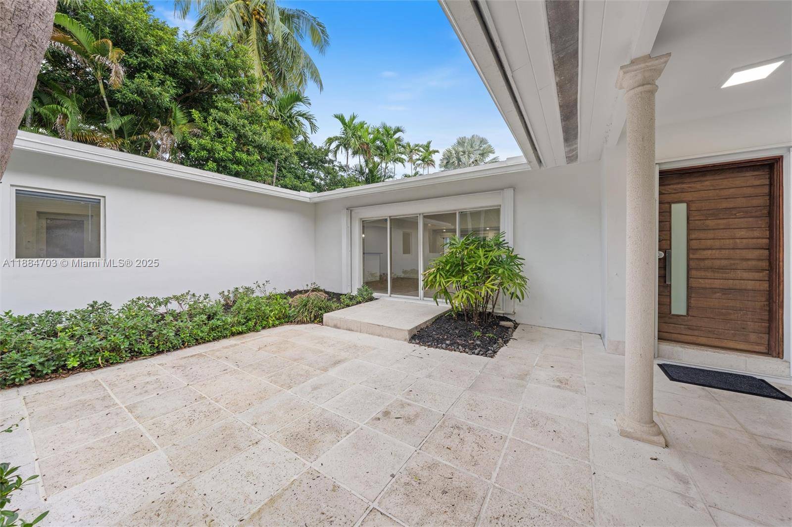 North Miami, FL 33181,1825 Alamanda Dr