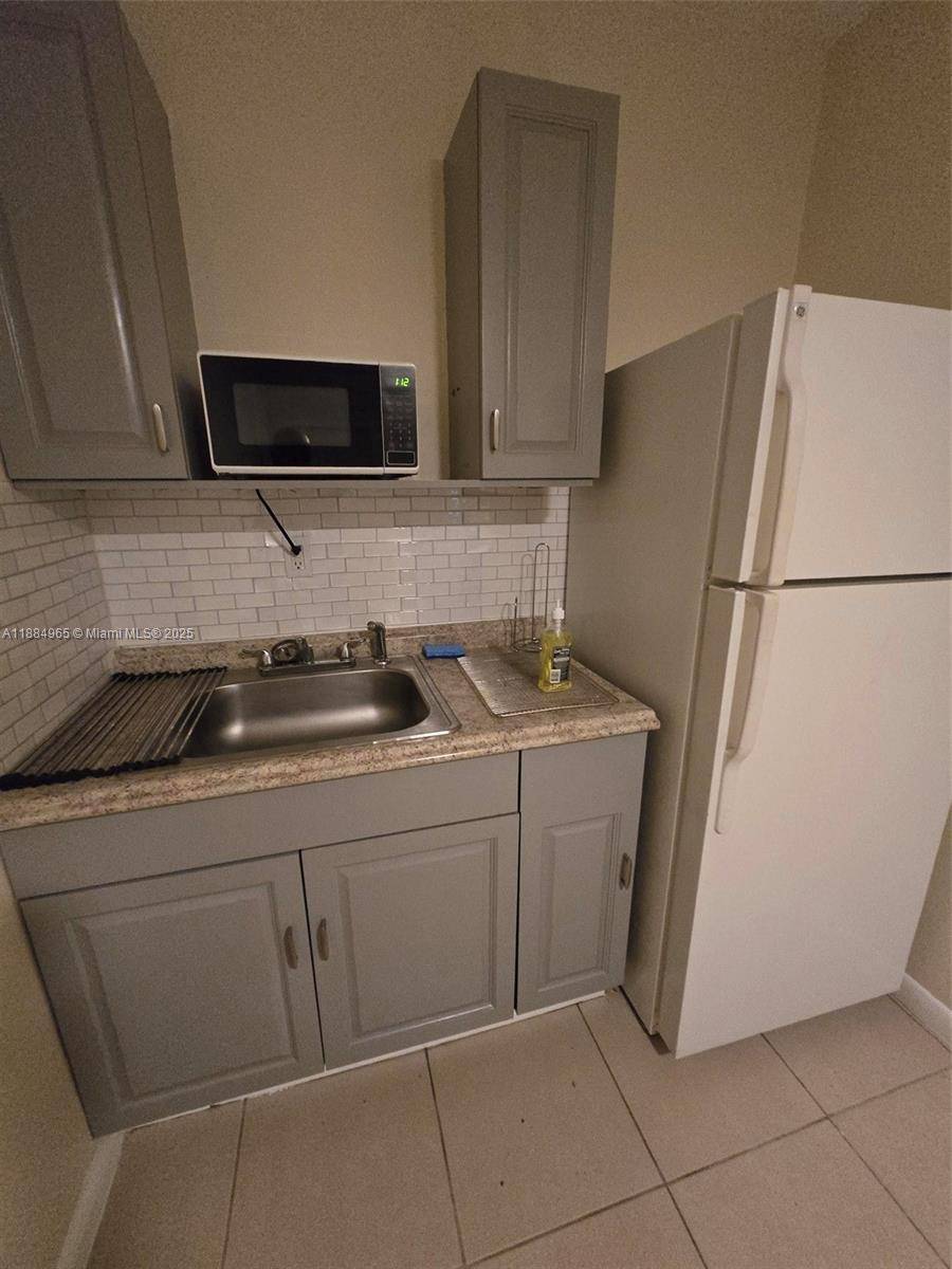 Pembroke Pines, FL 33024,9291 NW 23rd St #1