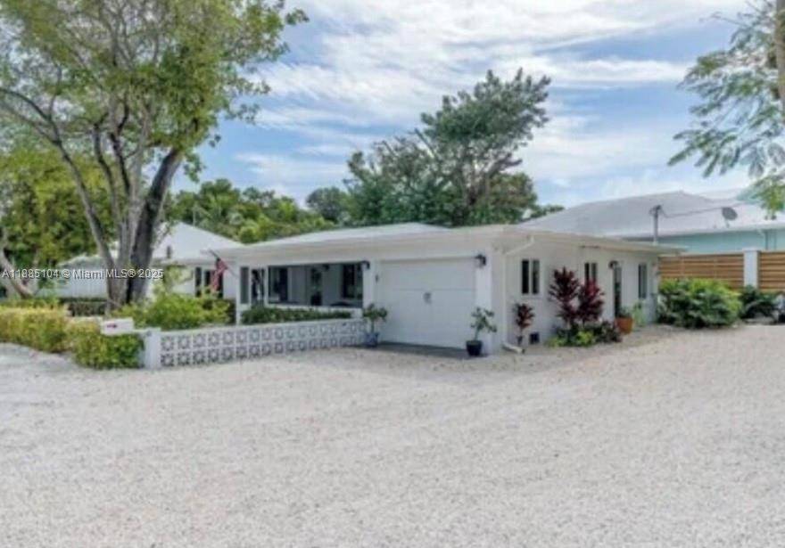 Tavernier, FL 33036,275 Pueblo St