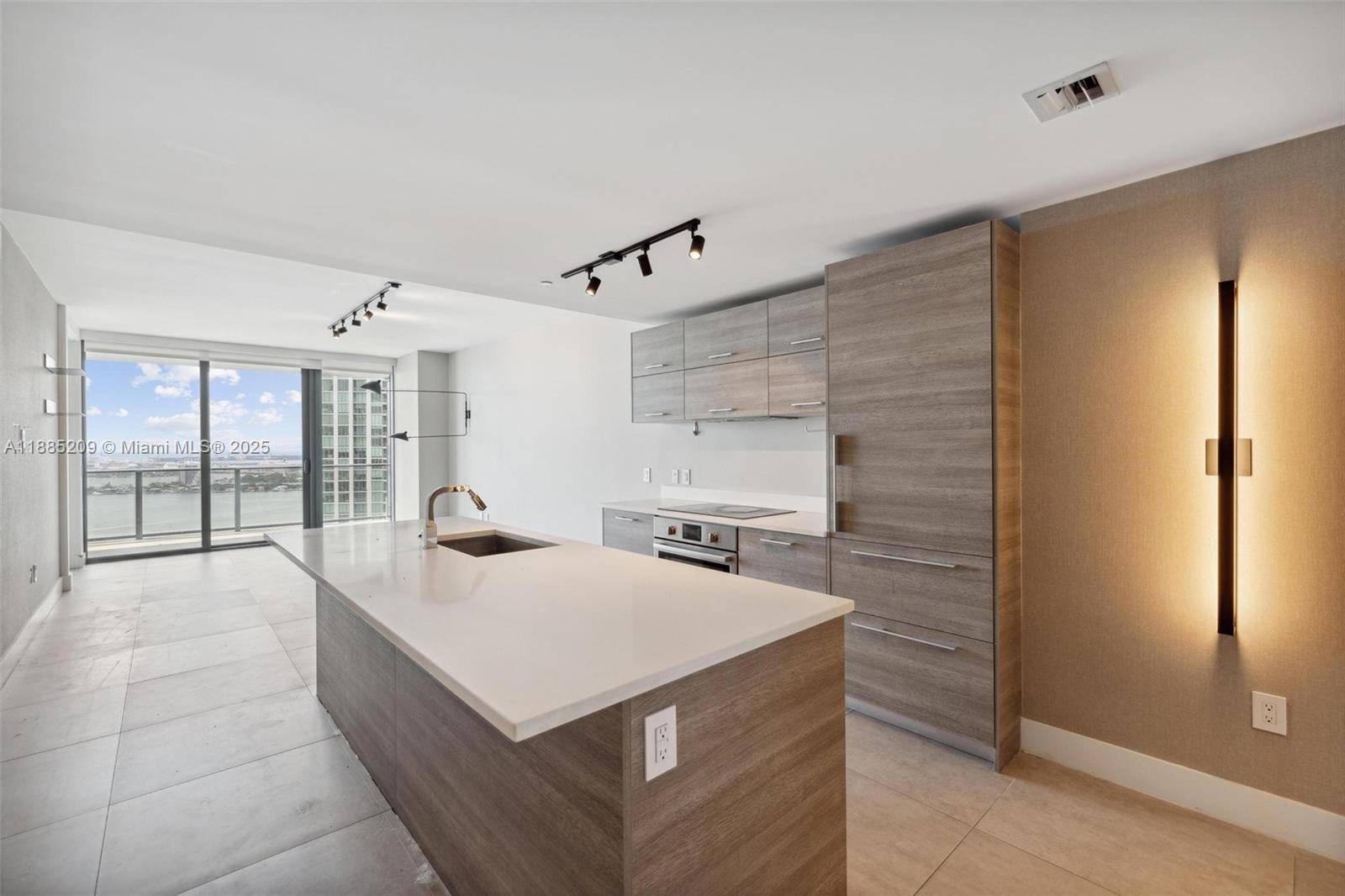 Miami, FL 33137,650 NE 32nd St #4203