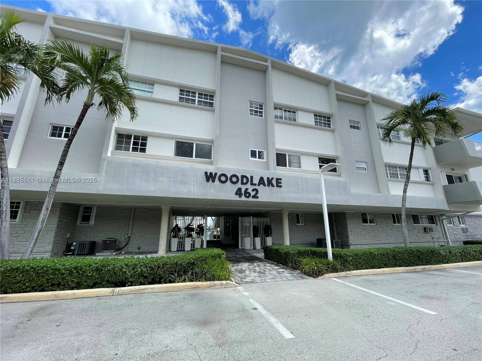 Hallandale Beach, FL 33009,462 Golden Isles Dr #211