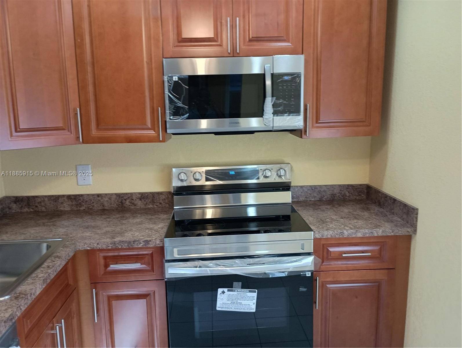 Lauderhill, FL 33319,3531 Inverrary Dr #206