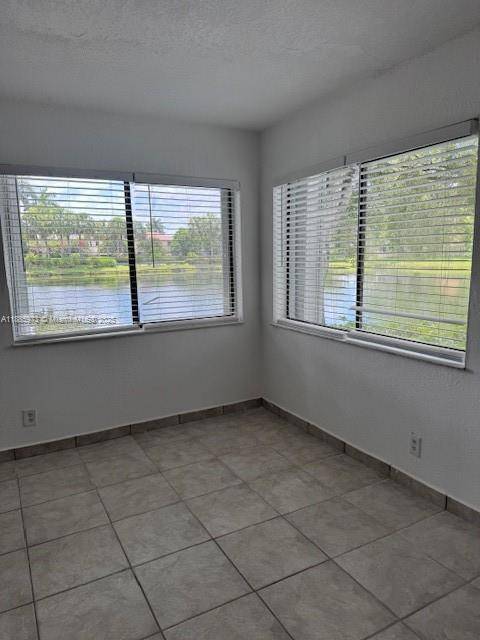 Weston, FL 33326,153 Lakeview Dr #102