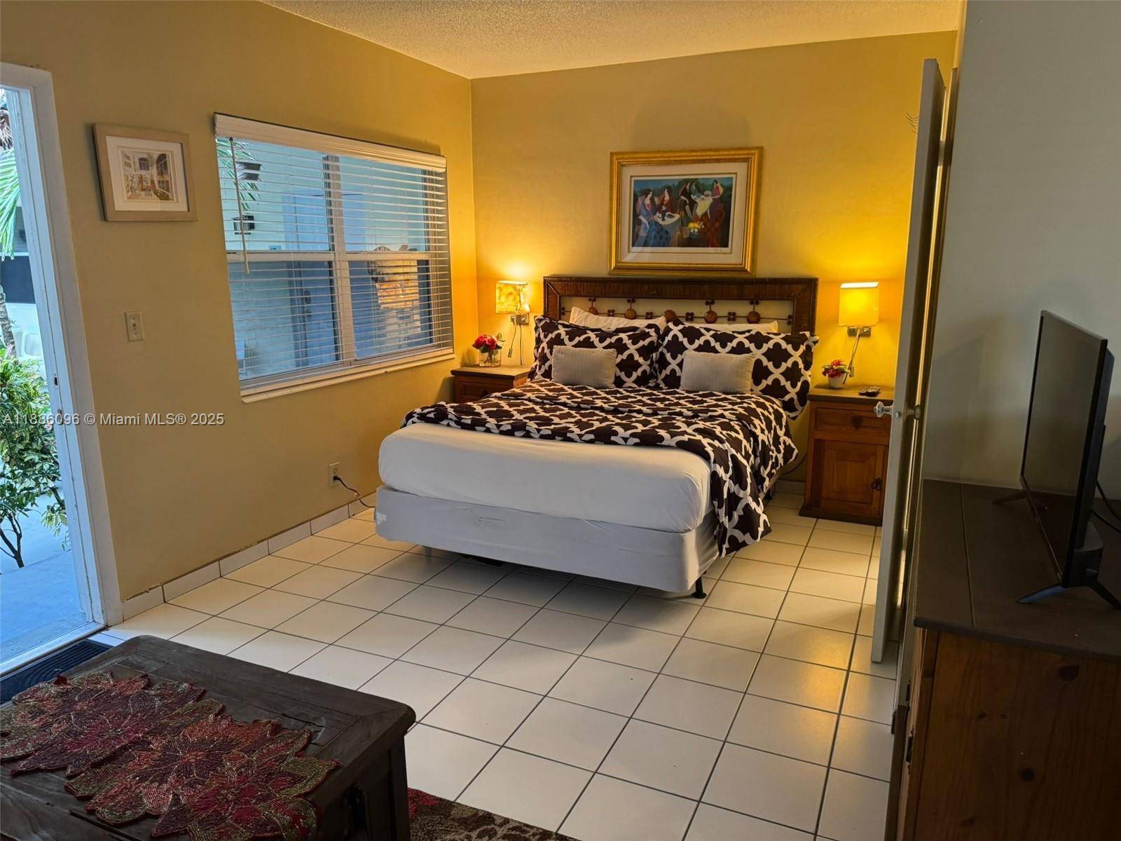 Hollywood, FL 33019,3405 N Ocean Dr #19