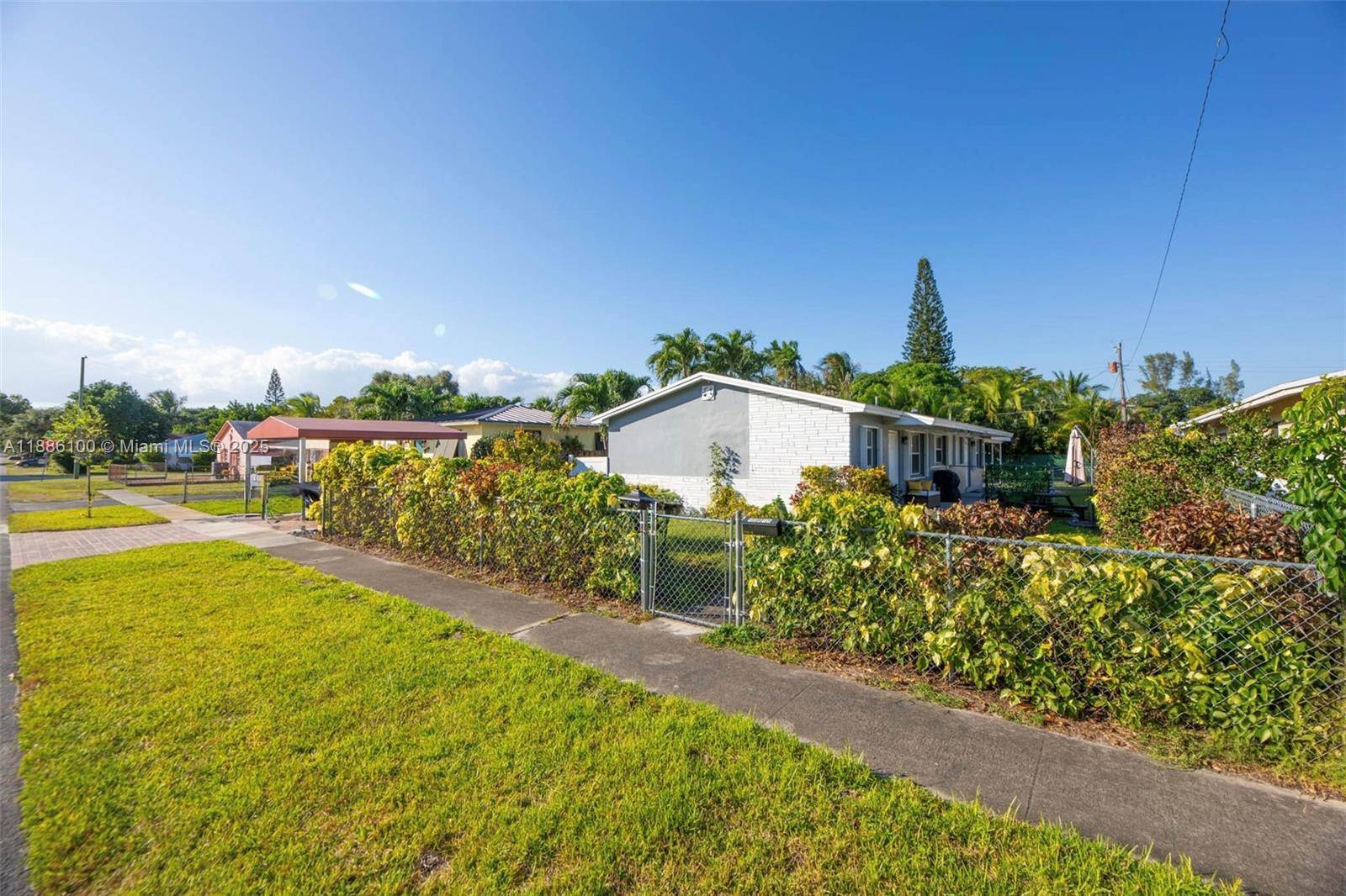 Hollywood, FL 33020,2235 Coolidge St