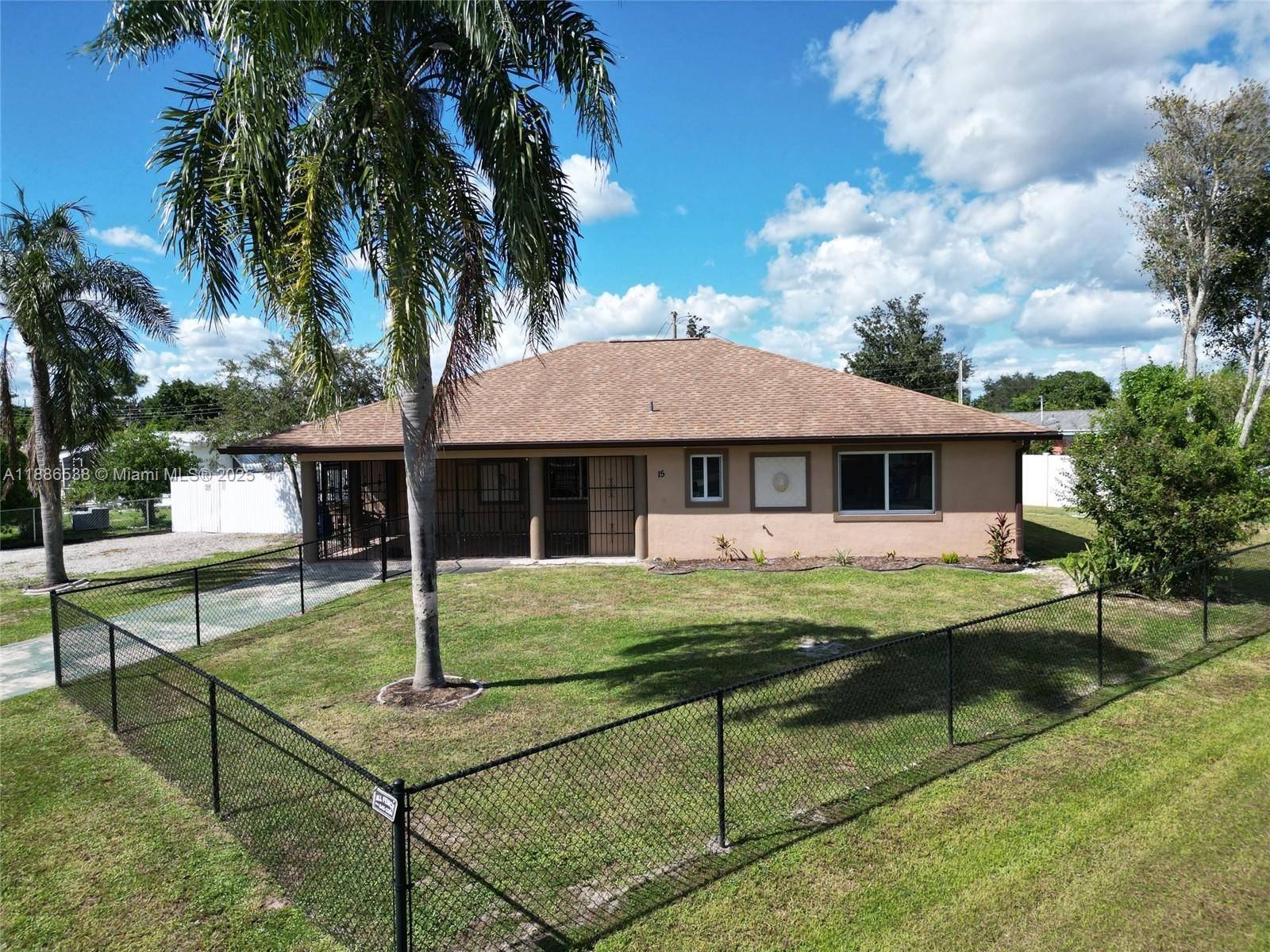Lehigh Acres, FL 33936,15 Willow st
