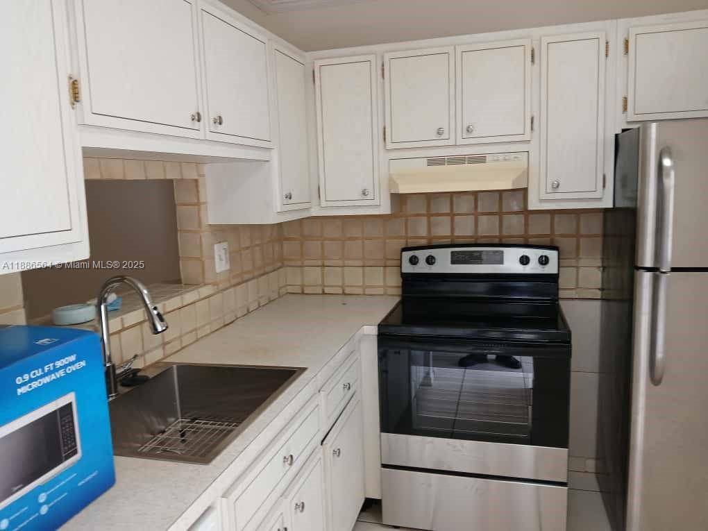 Lauderdale Lakes, FL 33313,5181 W Oakland Park Blvd #103